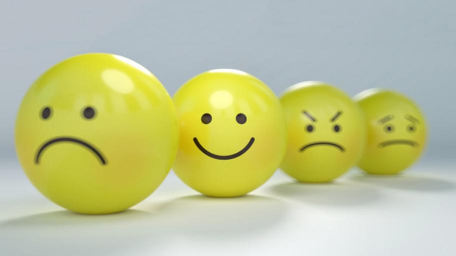 4 Smileys mit verschiedenen Emotionen
