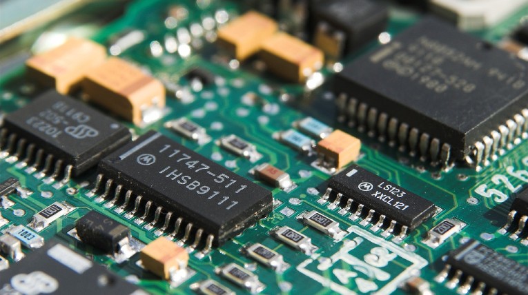 Nahansicht Microchip mit vielen Sensoren