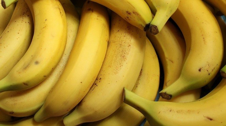 Bananen übereinandergestapelt