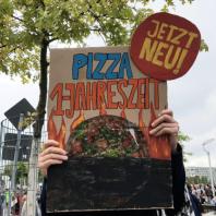 Demoplakat: Pizza 1-Jahreszeit - Jetzt Neu!