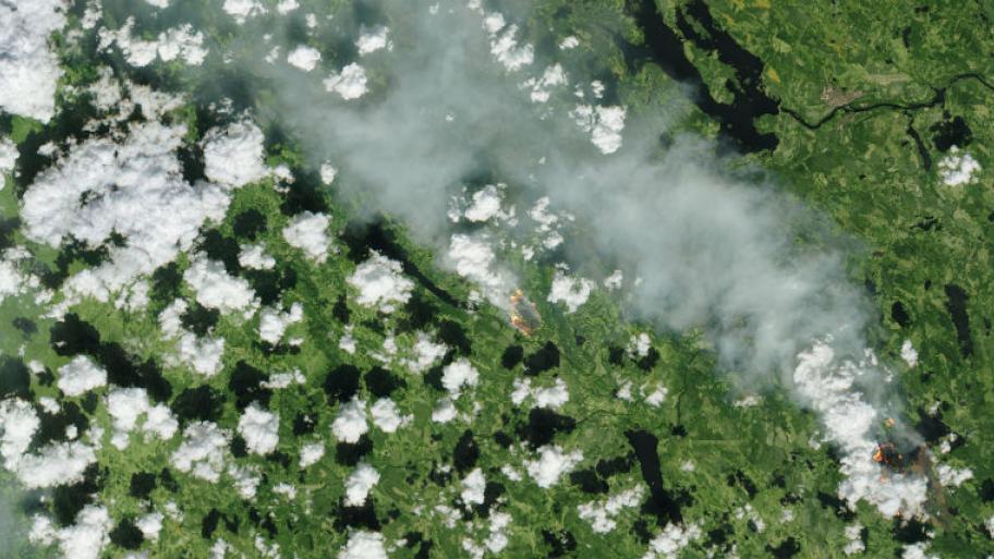 Waldbrände in Schweden aus dem Weltall fotografiert