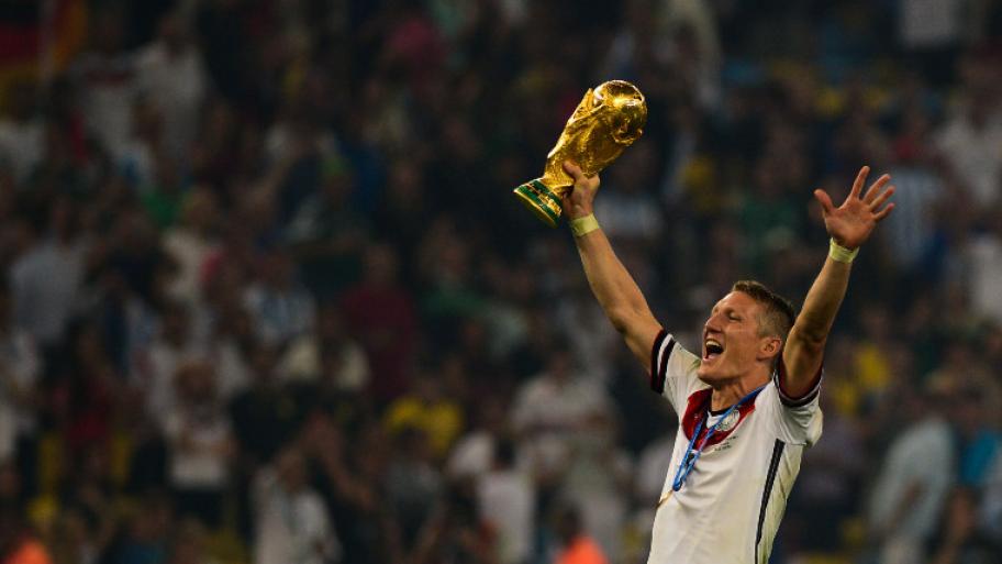Bastian mit WM-Pokal
