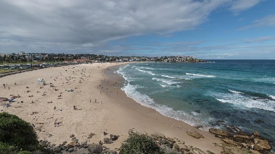 Der Strand Bondi Beach in Sydney, Australien.