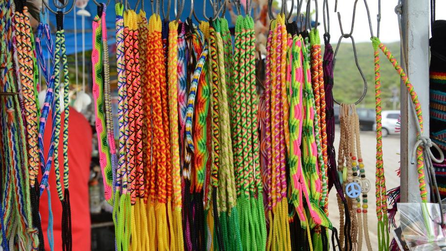 Geknüpfte Armbänder