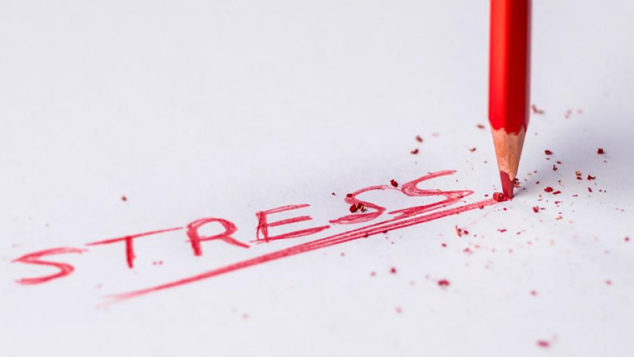 Stress mit dem Rotstift geschrieben
