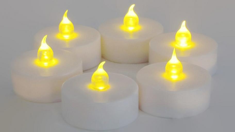 6 LED Teelichter sind im kreis aufgestellt und lkeuchten.