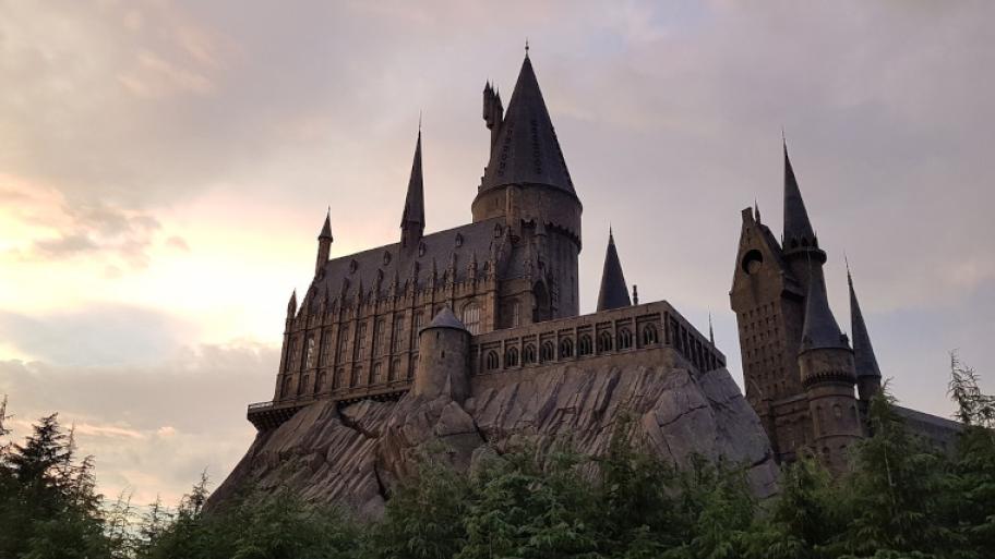 Hogwarts, Schloss auf einem Hügel