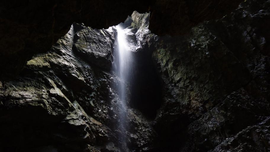 Eine Höhle. 