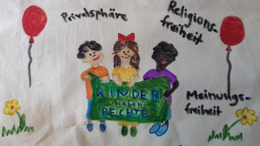 Kinderrechte-Beutel mit der Aufschrift: Kinder haben Rechte