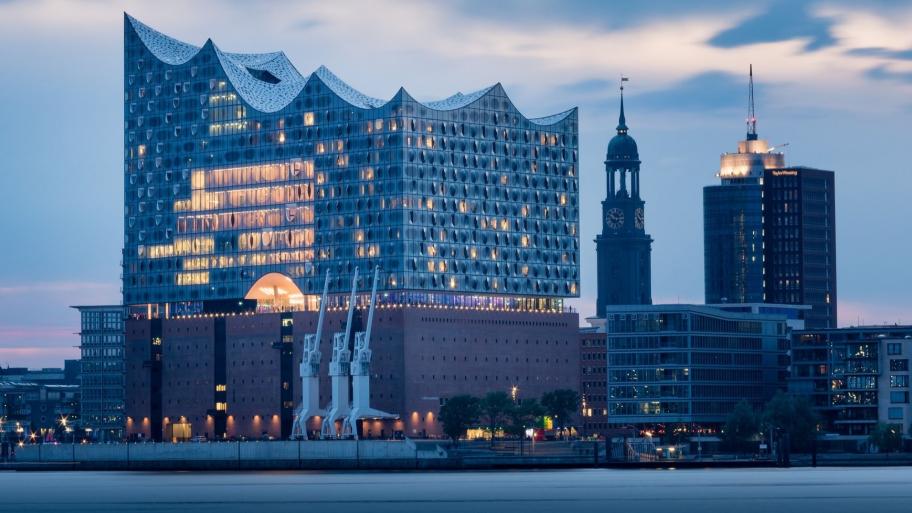 Hamburger Hafen und Elbphilharmonie