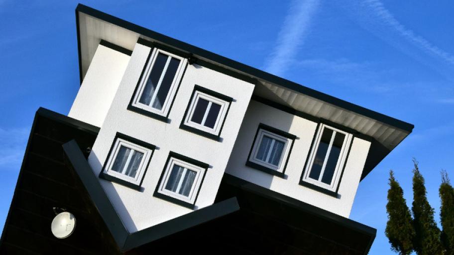 Haus steht auf dem Kopf