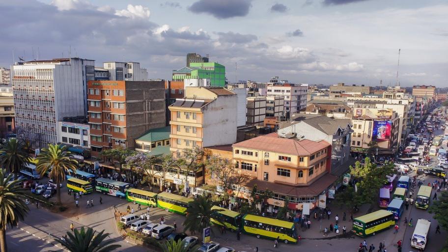 Häuser und Straßen von Nairobi. Kenia
