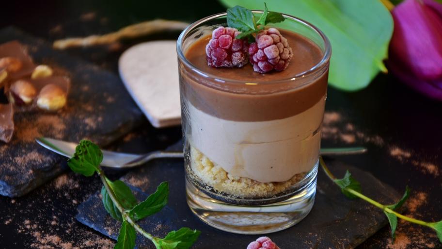 Schichtdessert mit Schokolade