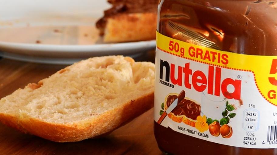 Nutellaglas und Brot