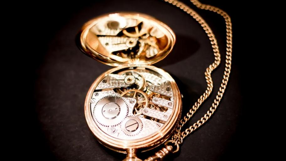 Offenes goldenes Amulett