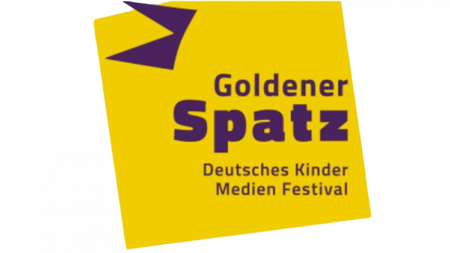 Logo des deutschen Kinder- und Medienfestivals "Goldener Spatz": in lila Schrift auf gelbem Grund steht "Goldener Spatz Deutsches Kinder Medien Festival"