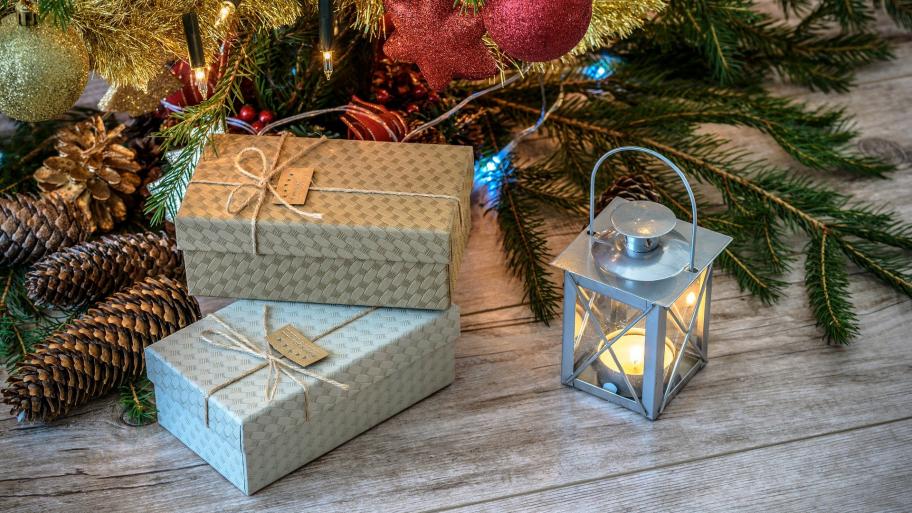 Geschenke unter dem Weihnachtsbaum
