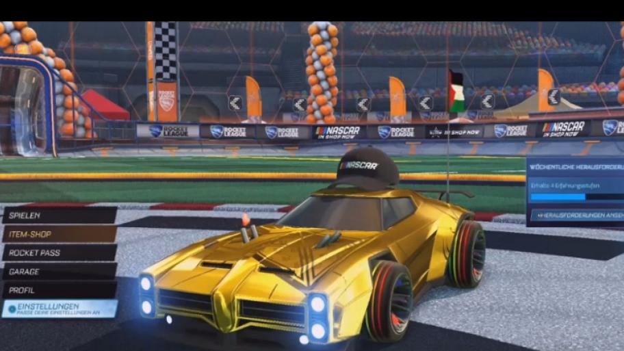 ein Foto von einem gelben Videospiel Auto vor einer Fahrbahn ist zu sehen
