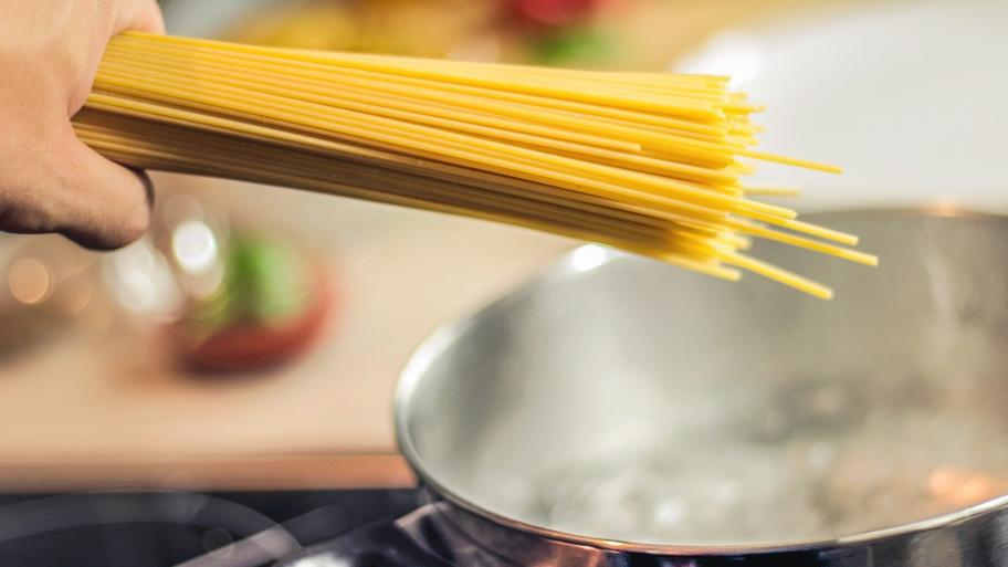 Spaghetti kochen 