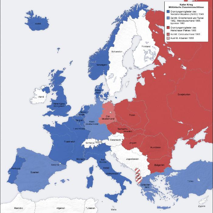 Landkarte des europäischen Kontinents und der Sojwetunion, in blau die Mitgliedsstaaten der NATO, in rot die Mitgliedsstaaten des Warschauer Paktes
