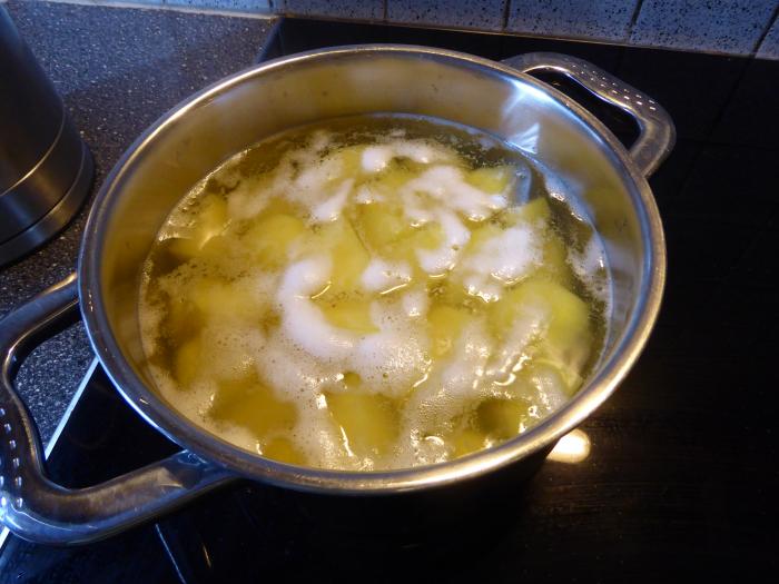 Kartoffeln kochen im Kochtopf