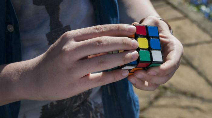 Rubiks Cube wird gelöst