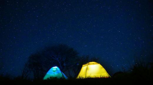 Zelte unter Sternenhimmel